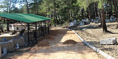 Büyükşehir’den Manavgat’ta mezarlıklarda çalışma