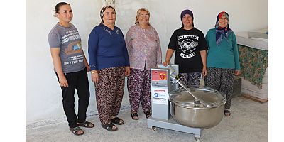 Büyükşehir’den Serik’e hamur yoğurma makinesi desteği