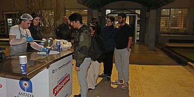 Büyükşehir’den sınav haftasında öğrencilere sıcak çorba ikramı