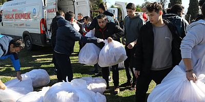 Büyükşehir depremzedelere 100 bin ekmek gönderdi