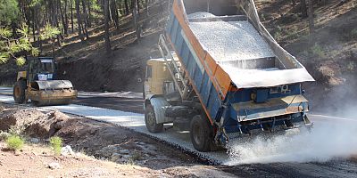 Büyükşehir Döşemealtı İlçesi’nde yolları yeniliyor