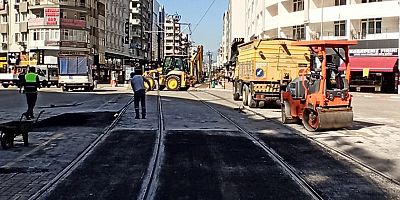 Büyükşehir ekipleri asfalt yenileme çalışması yaptı