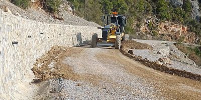 Büyükşehir ekiplerinden Alanya yollarında çalışma