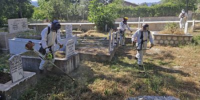 Büyükşehir ekiplerinden ilçe mezarlıklarında çalışma