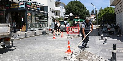 Büyükşehir ekiplerinden Kemer Liman Caddesi’nde çalışma 