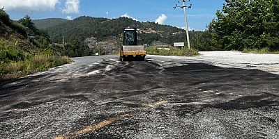 Büyükşehir ekiplerinden yol mesaisi, Alanya kırsalında yol bakımları sürüyor
