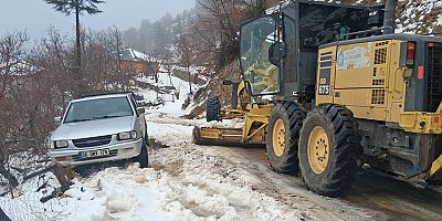 Büyükşehir ekiplerinin karla mücadelesi sürüyor