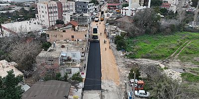 Büyükşehir Finike’nin ana arterlerini sıcak asfalt ile kaplıyor