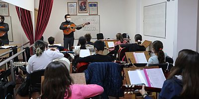 Büyükşehir’in ATABEM kursları hem öğretiyor hem de sosyalleştiriyor