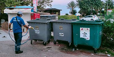 Büyükşehir’in sinek timleri Alanya sokaklarında 