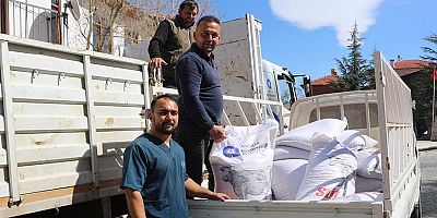 Büyükşehir’in üreticilere yem desteği sürüyor