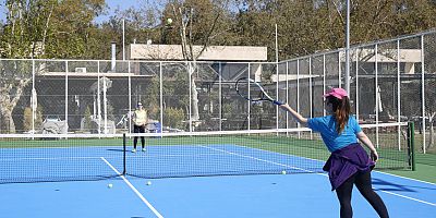 Büyükşehir’in yenilediği tenis kortları açıldı