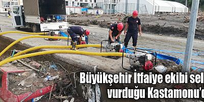 Büyükşehir İtfaiye ekibi selin vurduğu Kastamonu’da