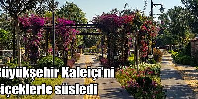 Büyükşehir Kaleiçi’ni çiçeklerle süsledi