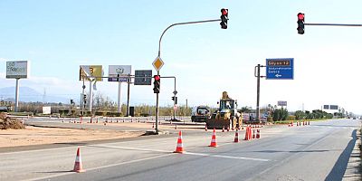 Büyükşehir Serik Caddesi Gebiz Yolu kesişim kavşağını düzenliyor