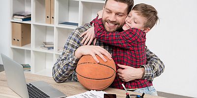 Çalışan babalar için iş ve yaşam dengesini kurmanın 8 yolu