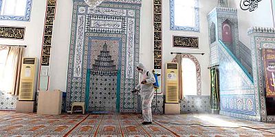 Camiler dezenfekte edildi