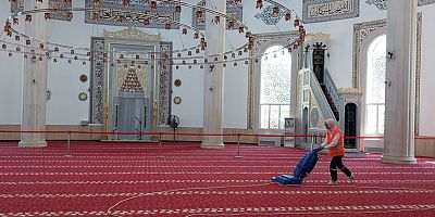 Camilerde bayram temizliği