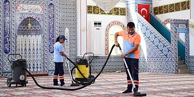 Camilerde bayram temizliği