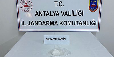 Çanta içinde çorap içerisine gizlenmiş poşette uyuşturucu ele geçirildi