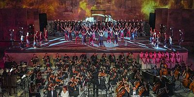 Carmina Burana dev kadrosuyla Antalya DOB'ta