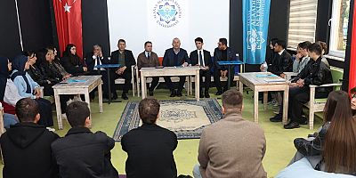 Çavuşoğlu, Akseki'de ALKÜ'lü öğrencilerle buluştu