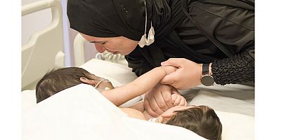 Cezayirli yapışık ikizler Türkiye'de 9 saat süren bir operasyonla kendi bedenlerine kavuştular