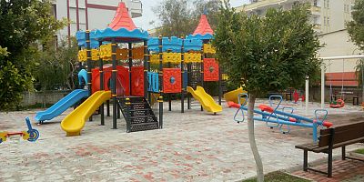 Çocuk parkları bir bir yenileniyor
