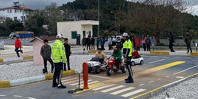 Çocuk Trafik Eğitim Parkı’nda Öğrencilere Uygulamalı Trafik Eğitimi Verildi