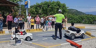 Çocuk Trafik Eğitim Parkı’nda Öğrencilere Uygulamalı Trafik Eğitimi Verildi