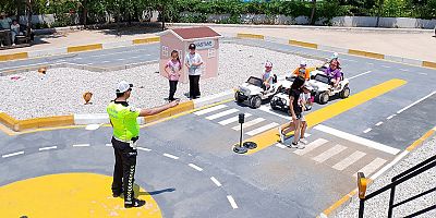 Çocuk Trafik Eğitim Parkı’nda Öğrencilere Uygulamalı Trafik Eğitimi Verildi