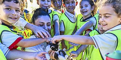 Çocuklar patili dostlarıyla buluştu