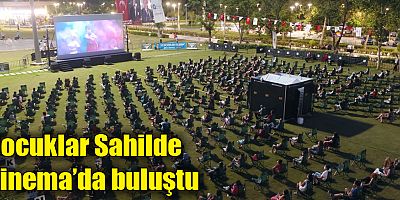 Çocuklar Sahilde Sinema’da buluştu