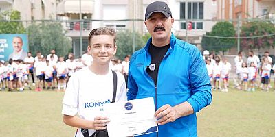 Çocuklara sertifikalarını Başkan Kotan verdi