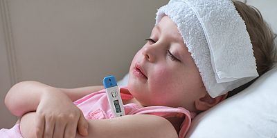 Çocuklarda yüksek ateşte kaçınmanız gereken 7 önemli hata