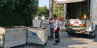 Çöp konteynerleri dezenfekte ediliyor