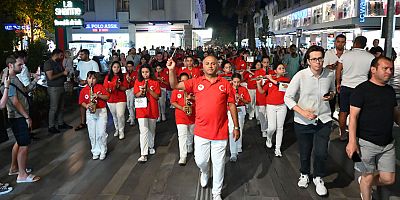 Cumhuriyet Bandosu Kemer’i salladı