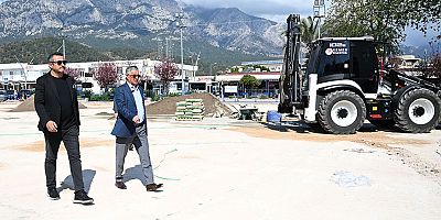 Cumhuriyet Meydanı’nda çalışmalar devam ediyor 