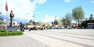Cumhuriyet Meydanı’nda tadilat çalışması başladı