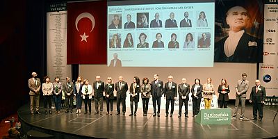 Darüşşafaka'da bayrak değişimi