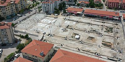 Davraz Çarşamba Kapalı Pazaryerinin uzay çatı montajı devam ediyor