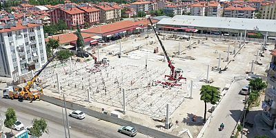 Davraz Çarşamba Kapalı Pazaryerinin uzay çatı montajları tüm hızıyla sürüyor