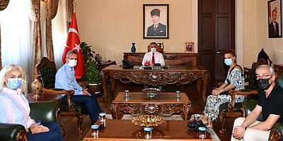 ‘Demokrasinin olmazsa olmazı siyasi partiler’