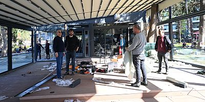 Deniz Kafe’de yenileme çalışmaları devam ediyor