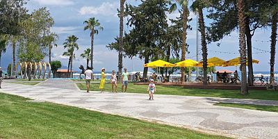 Deniz Kafe misafirlerini bekliyor