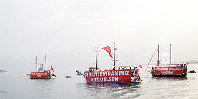 Denizde Türk bayrağı açıldı