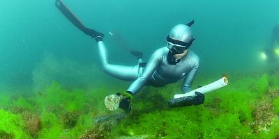 Denizden Şahika Ercümen’in eliyle çıkan atıklar
