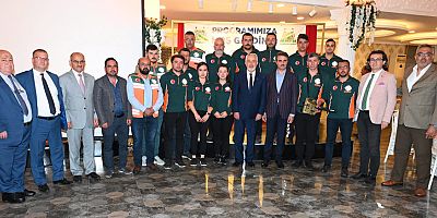 Deprem bölgesinde çalışan gönüllülerle bir araya geldiler