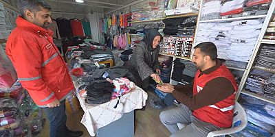 Depremzede esnaf Kızılay'la işine devam ediyor