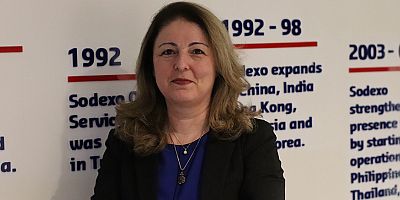 Detoks suları ile yaz aylarında su içmeyi keyifli hale getirmenin yolları